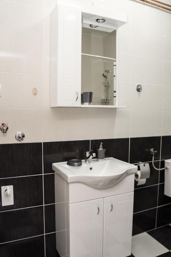 City Apartment Bb Баина Баща Екстериор снимка
